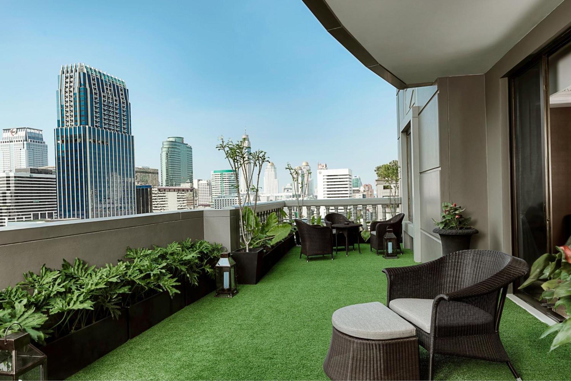 Hotel Muse Bangkok, Autograph Collection Esterno foto Artificial grass on a balcony