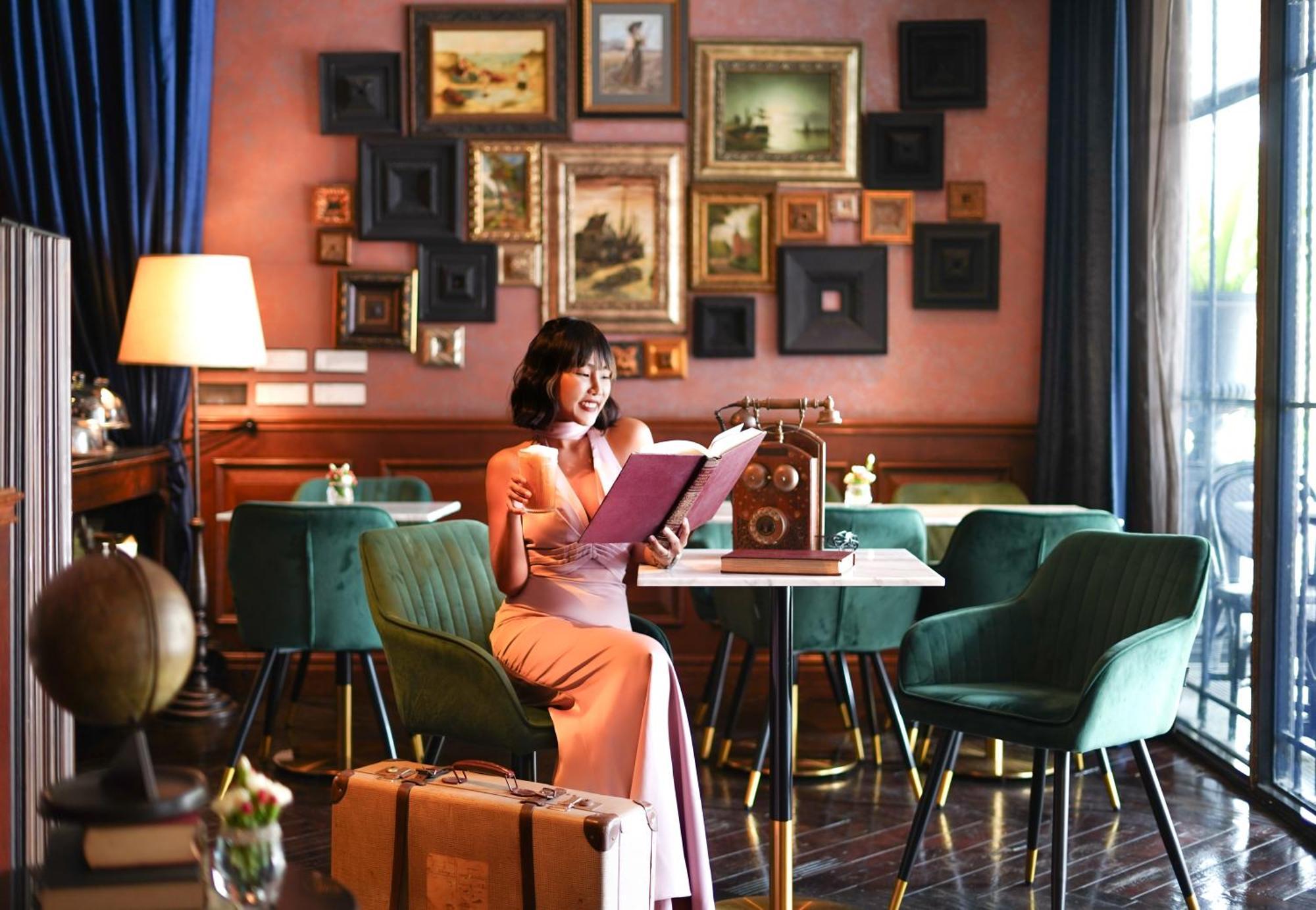 Hotel Muse Bangkok, Autograph Collection Esterno foto The lobby of the hotel