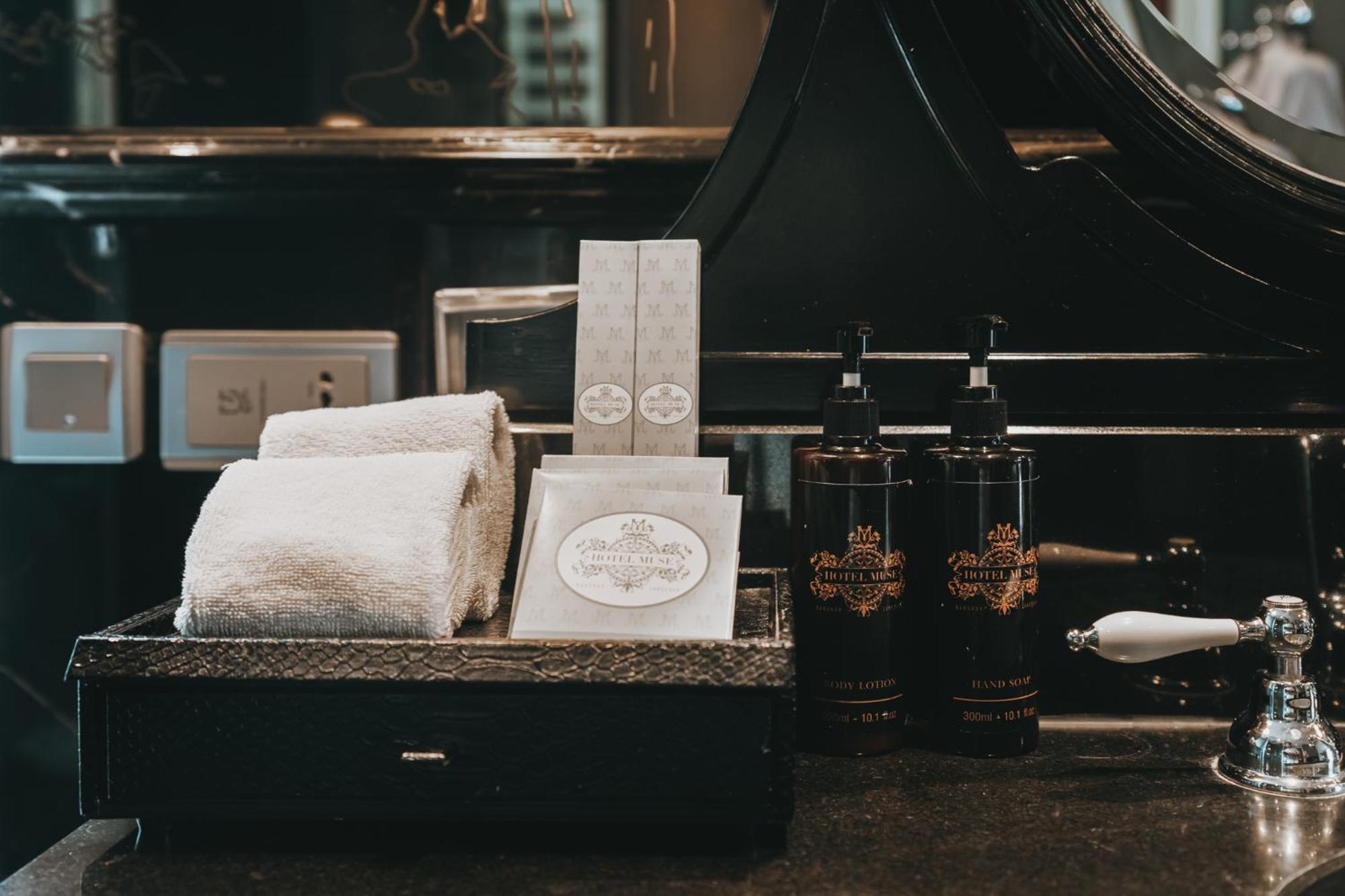 Hotel Muse Bangkok, Autograph Collection Esterno foto The White Company toiletries